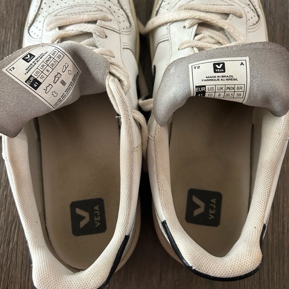 Veja V-10 White and Black Sneakers. Well loved but in good condition. - Picture 10 of 10